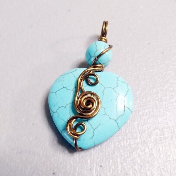 Large Turquoise Howlite Heart Pendant - Unique Bronze Wire Wrapped Design - Picture 2 of 8